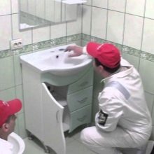 Высота установки раковины в ванной: стандарты и расчет в зависимости от типа умывальника