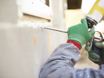 Монтажная пена огнестойкая, противопожарная: что из себя представляет, маркировка, достоинства и недостатки, виды и производители, критерии для выбора Монтажная пена огнестойкая, противопожарная: что из себя представляет, маркировка, достоинства и недостатки, виды и производители, критерии для выбора