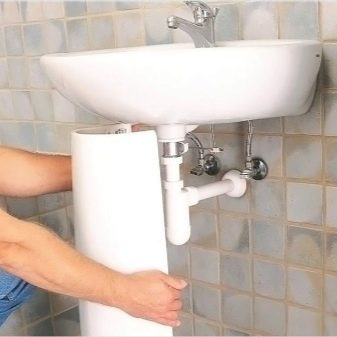 Высота установки раковины в ванной: стандарты и расчет в зависимости от типа умывальника