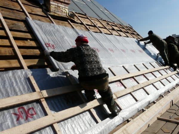 Как правильно утеплить крышу дома: обзор технологии утепления кровли Укладка гидроизоляционной плёнки снаружи