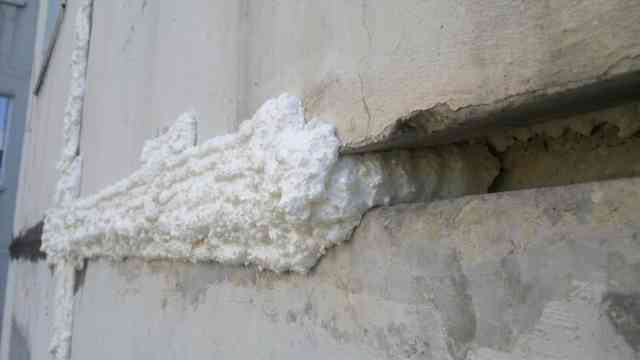 Использование утеплителя слишком большого диаметра - возможная ошибка при утеплении межпанельных швов Утепление межпанельных швов
