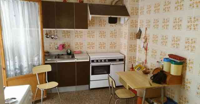 Коричневая кухня 6 кв.м 3