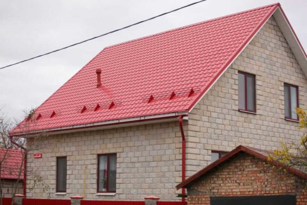 Устройство кровли из металлочерепицы: технология работ Крыша из металлочерепицы с покрытием из полиэcтера (PE)