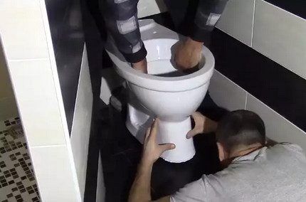 Установка унитаза на пол