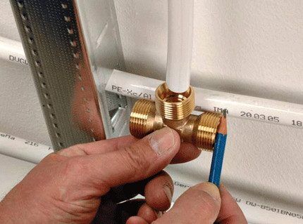 Разметка трубы для установки фистинга Разметка трубы для установки фистинга