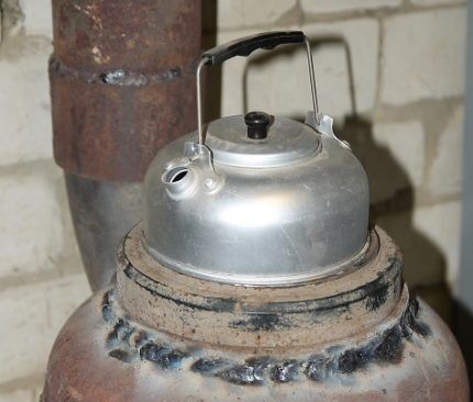 Чайник на сделанной своими руками буржуйки из газового баллона Варочная поверхность буржуйки