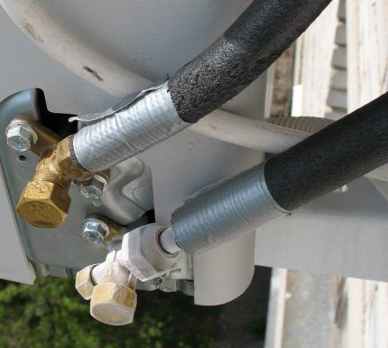 Изморозь на трубке с хладагентом Обморожение трубки сплит-системы