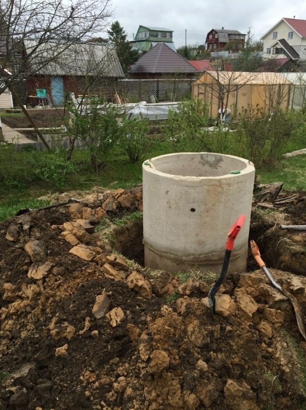 Выкапываем траншею глубже уровня промерзания грунта Выкапываем траншею глубже уровня промерзания грунта