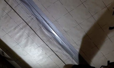 Швы герметизируются скотчем