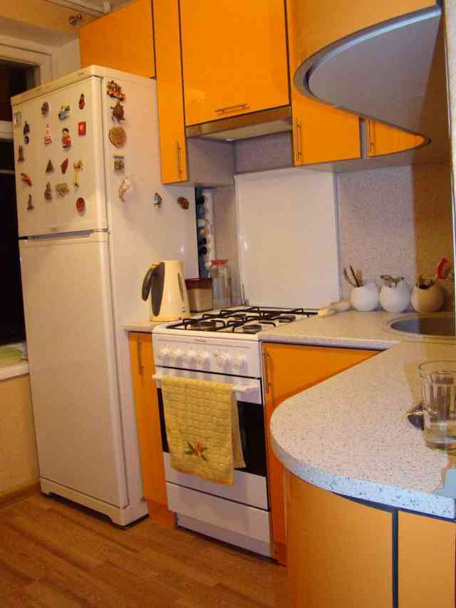 Дизайн кухни 6 кв м с холодильником и плитой (панелью): обзор реальных фото