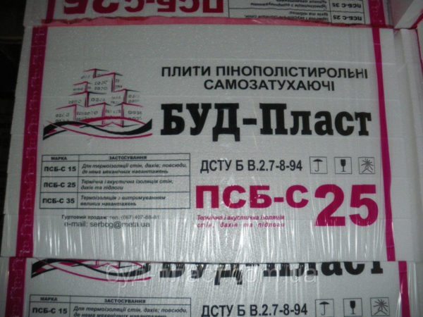 Пенополистирол ПСБ-С 25 в заводской упаковке. Пенополистирол ПСБ-С 25 в заводской упаковке.