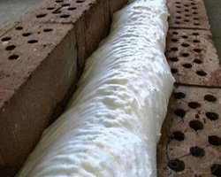 Утепление полых стен посредством жидкого пенопласта