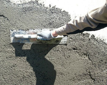 Нанесение штукатурки из пеностекла